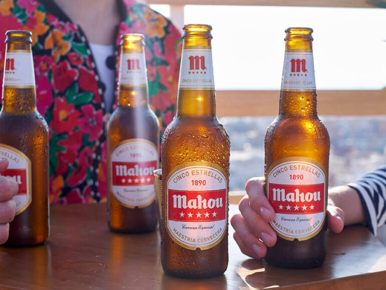 Cerveza Mahou: Tradición y Sabor en Cada Sorbo, de la Mano de Distribuciones Todobar