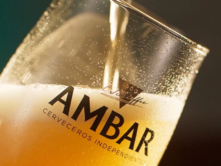 Celebrando la Excelencia: Los Beneficios de Disfrutar Cerveza Ambar