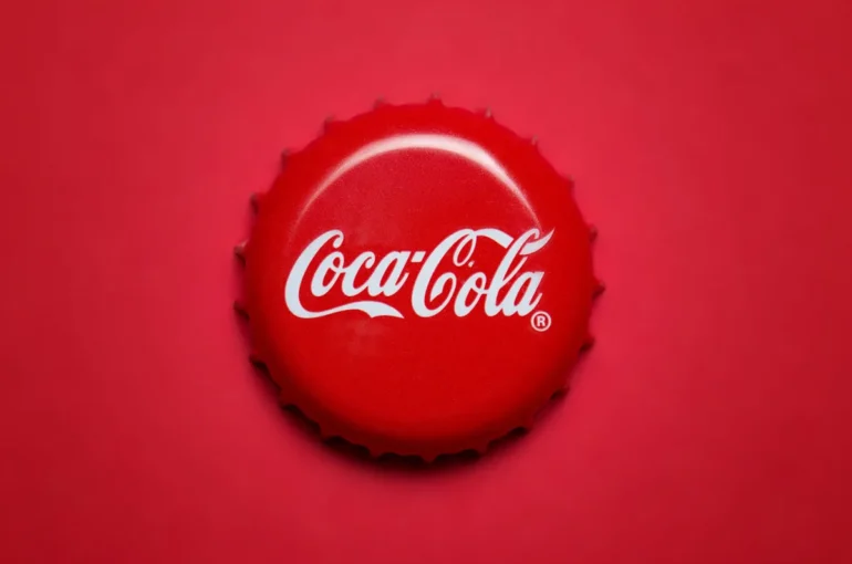 Descubriendo el Placer Refrescante: Las Bondades de Beber Coca-Cola con Distribuciones Todobar